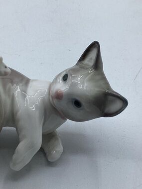 Vintage Lladro Daisa Gray and White Kitten with Mouse Porcelain Figurine 1984